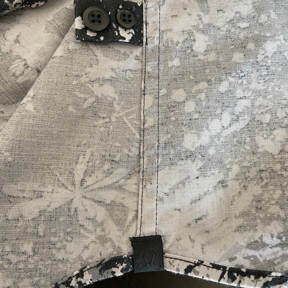 Lululemon All Town Button Down Canopy Ice Grey Black Shirt- Men's Size M - Picture 4 of 6